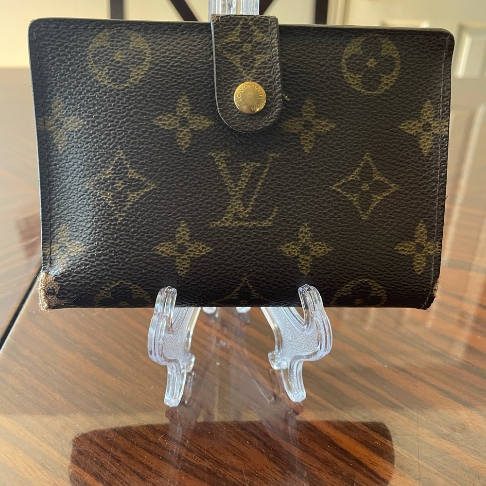 Louis Vuitton French Kiss Wallet, Plenty Storage
